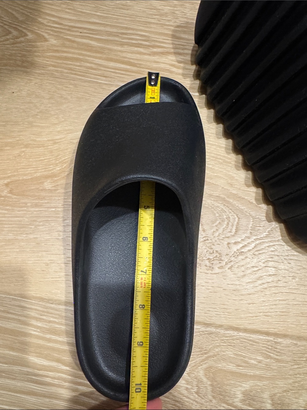 YEEZY’s YS 01 Black Slides - Picture 5 of 5